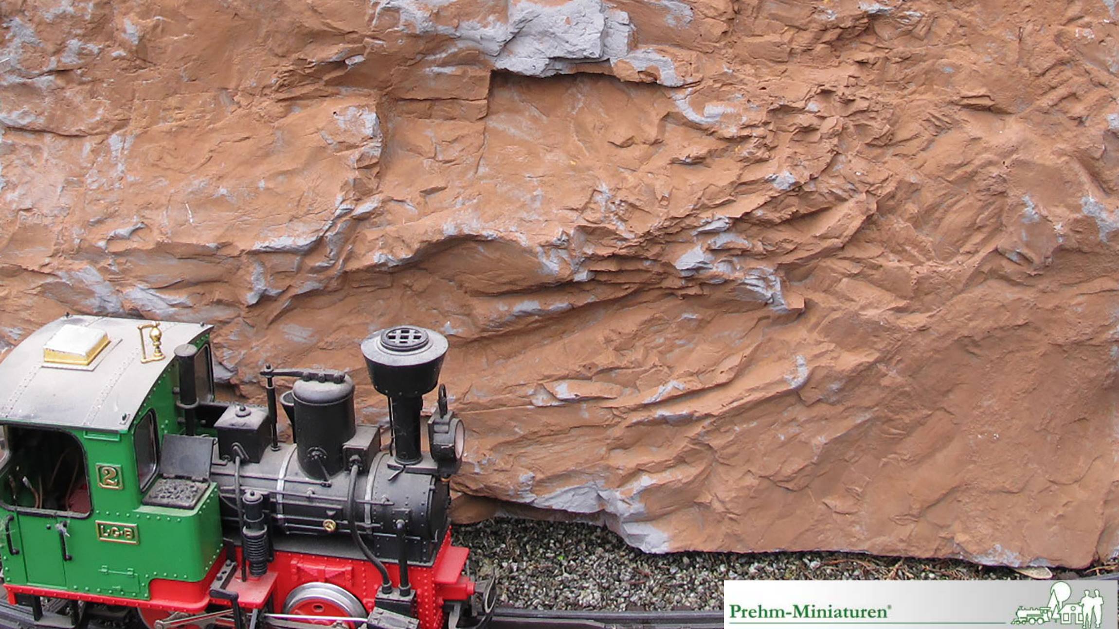 Ab 2019 bietet Prehm-Miniaturen eine weitere Komponente zum einfachen Bau von Felsen und Gebirge auf der Gartenbahn. Ob 30 cm oder 3 Meter hoch, mit den neuen Kunstfelsen ist der Bau von Gebirgen, Almwiesen oder Tunneleinfahrten kinderleicht.