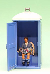 Mann auf Toilette - Neuheit 2010 - Nur Figur - ohne Toilettenhäuschen